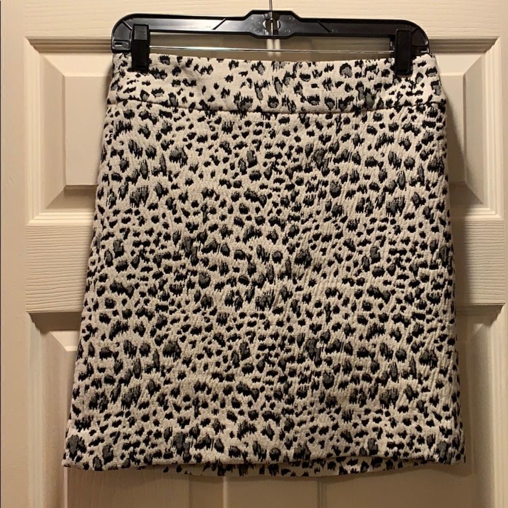 ✨Loft Snow leopard print skirt - Picture 1 of 4